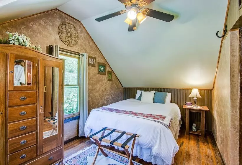 Butterfly Hollow B&b