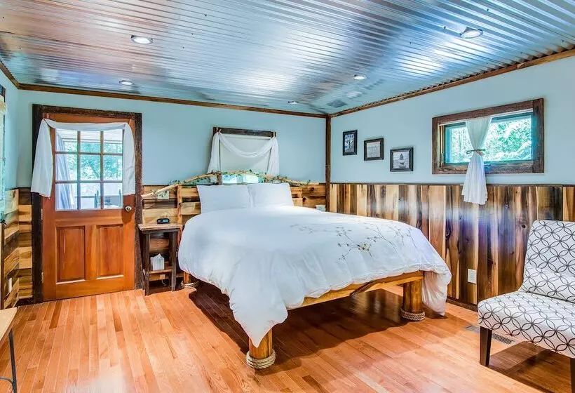 Butterfly Hollow B&b