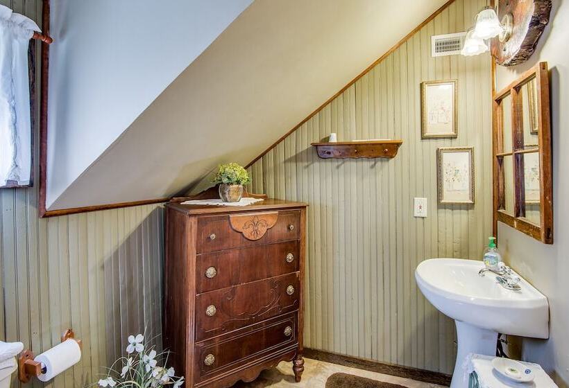 Butterfly Hollow B&b