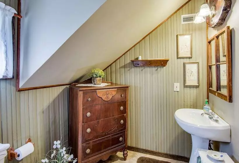 Butterfly Hollow B&b