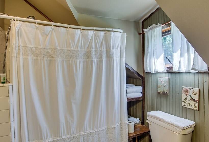 Butterfly Hollow B&b