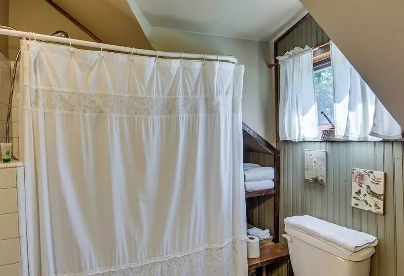 Butterfly Hollow B&b