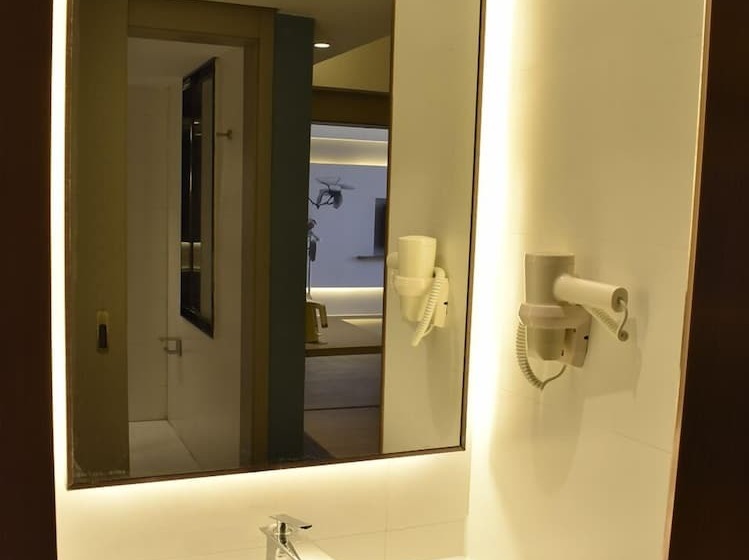 فندق Lhasa Railway Station Magnolia