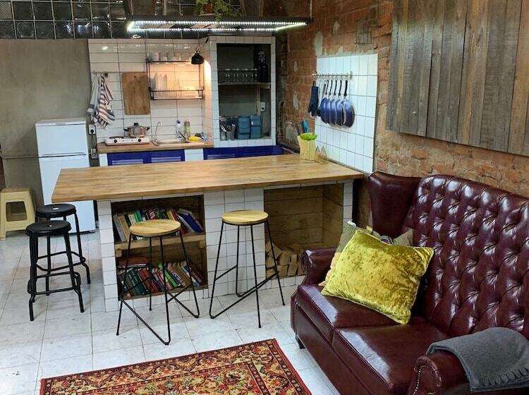 Thes Bed&breakfast   Hostel