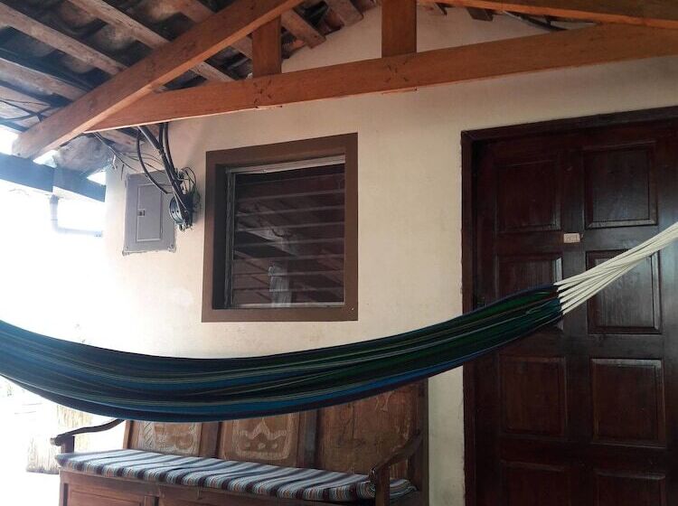 هتل Don Moises Hostel