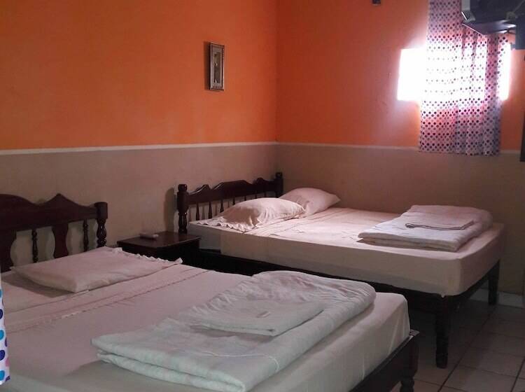 هتل Don Moises Hostel