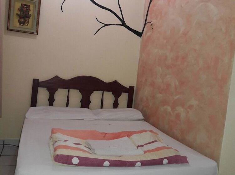 هتل Don Moises Hostel