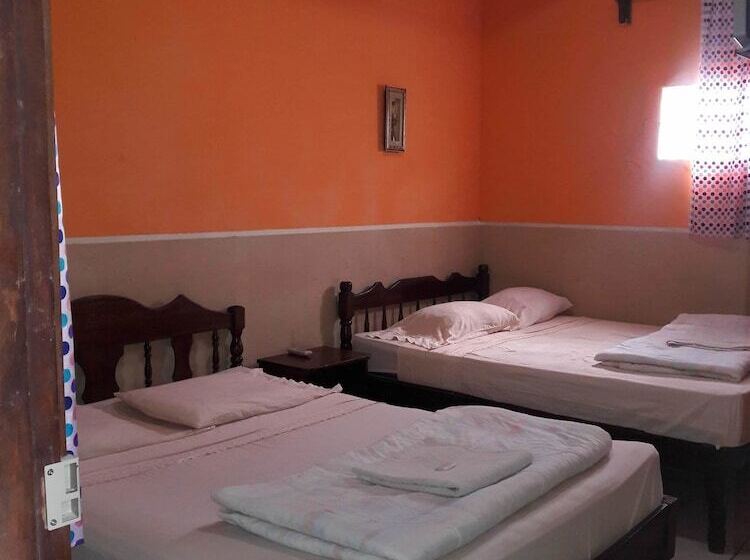 هتل Don Moises Hostel