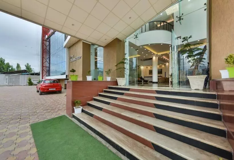 Hotelli Golden Leaf Kashmir