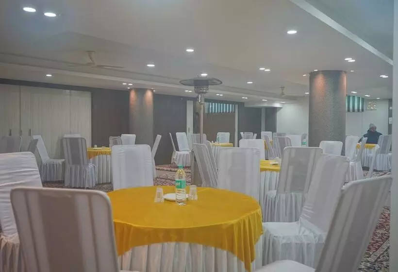 Hotelli Golden Leaf Kashmir