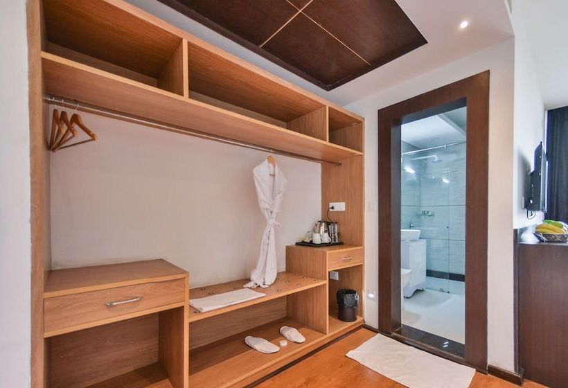 هتل Golden Leaf Kashmir