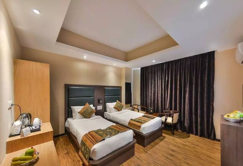 Hotelli Golden Leaf Kashmir