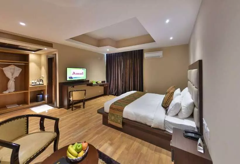 Hotelli Golden Leaf Kashmir