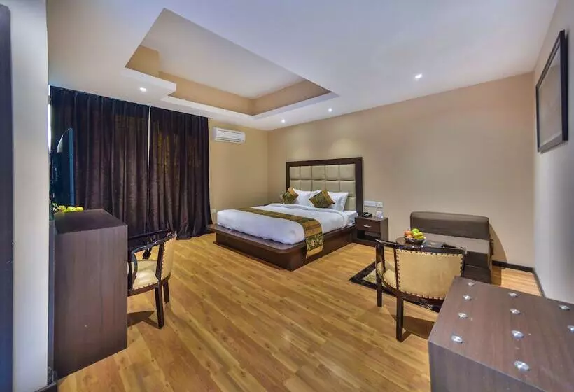 Hotelli Golden Leaf Kashmir