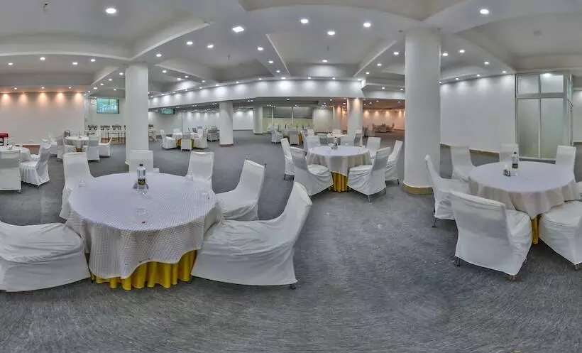 Hotelli Golden Leaf Kashmir