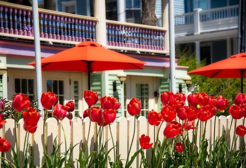 Отель Inn On Mackinac