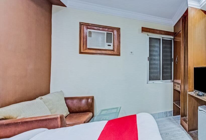 ホテル Meridian By Oyo Rooms