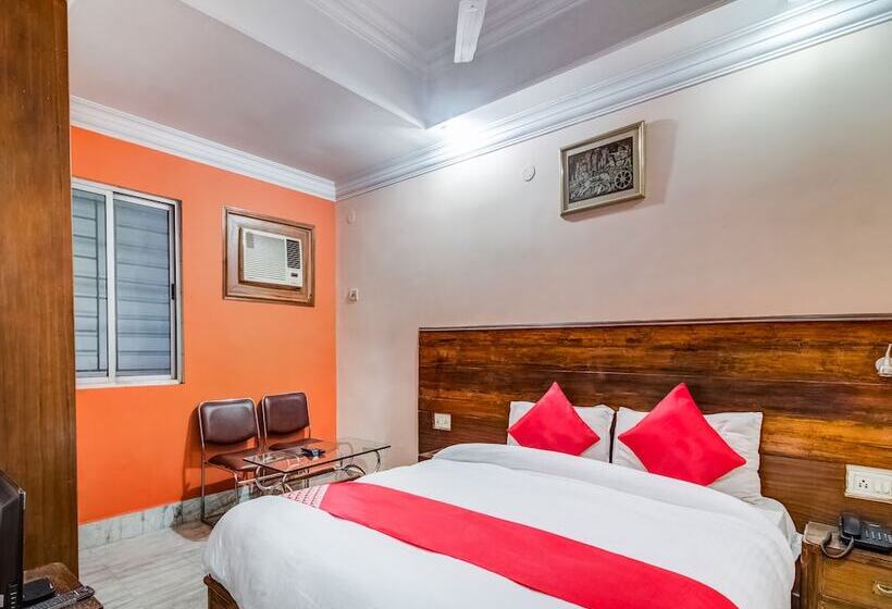 ホテル Meridian By Oyo Rooms