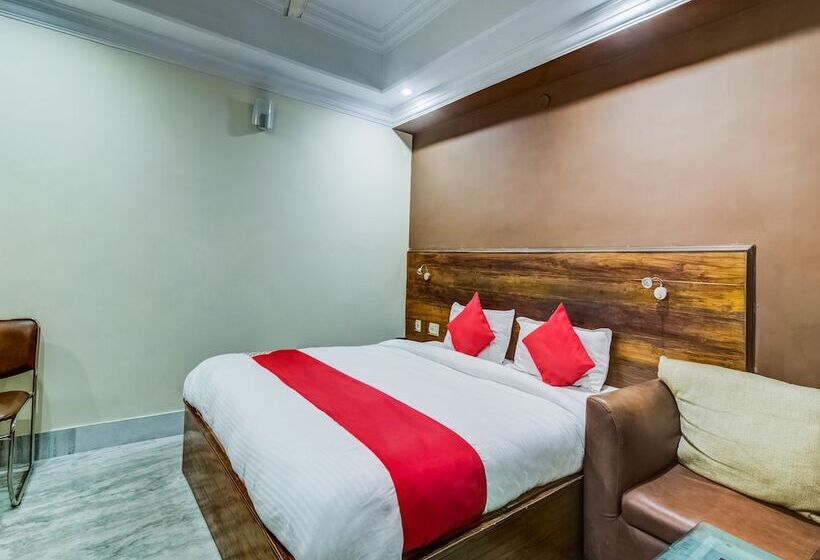 ホテル Meridian By Oyo Rooms