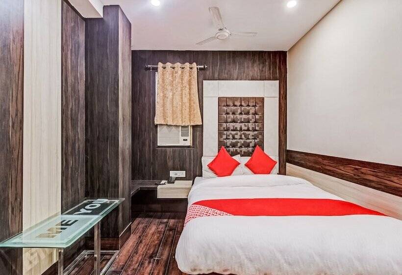 ホテル Meridian By Oyo Rooms