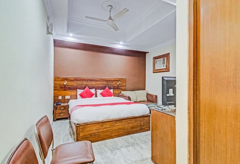 ホテル Meridian By Oyo Rooms