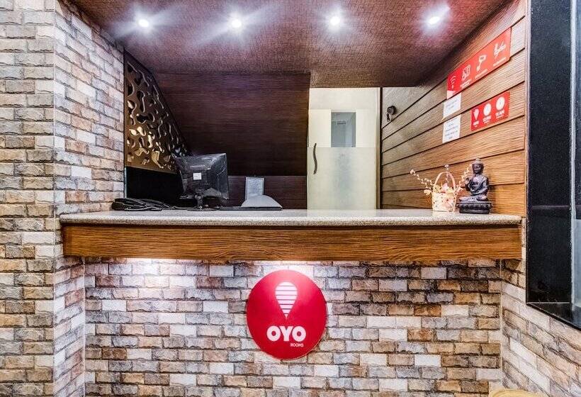 ホテル Meridian By Oyo Rooms