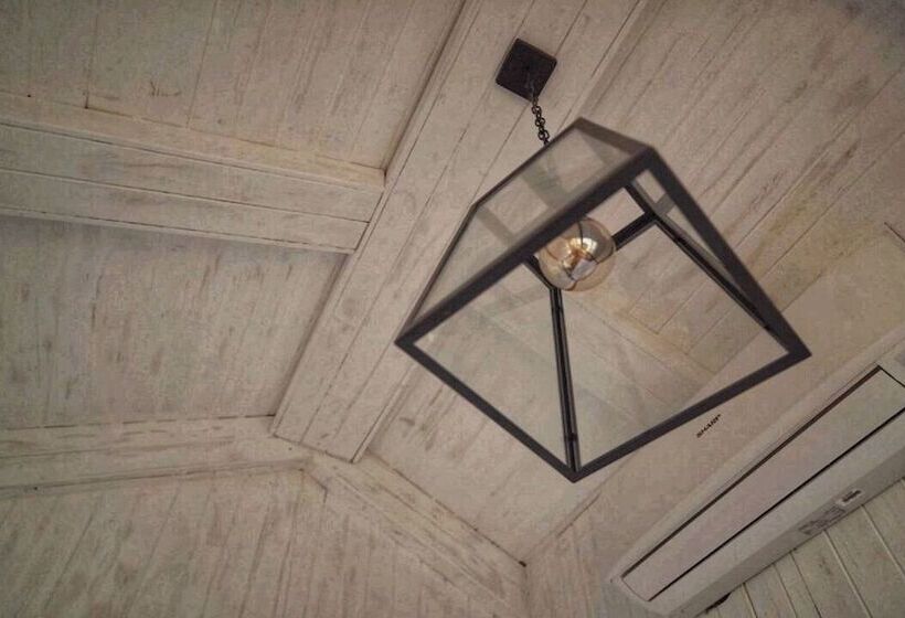 هتل Nirvana Wellness Huts White Bay