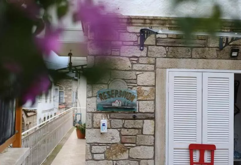 Majatalo Monat Otel Alaçatı