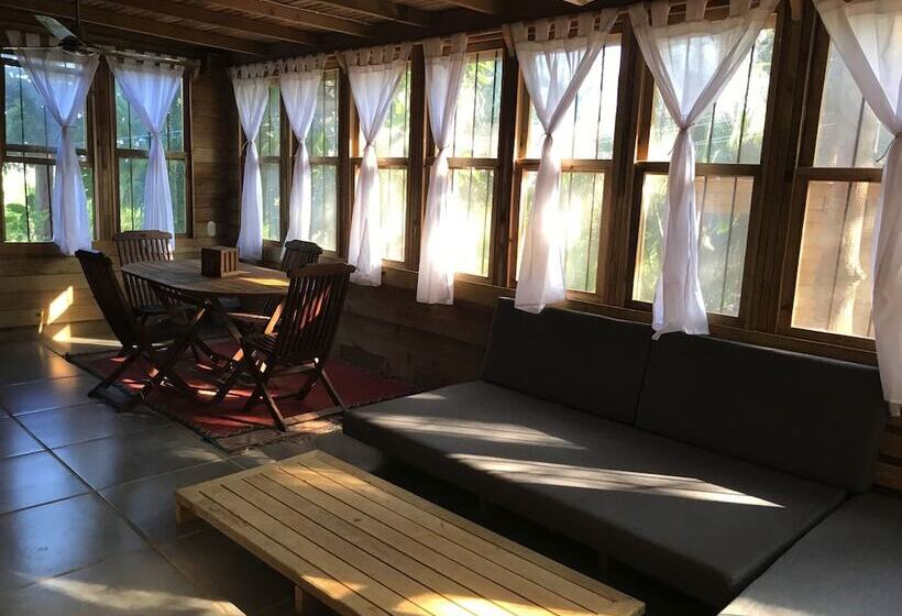 Roatan Bed & Breakfast Apartments