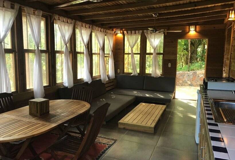 Roatan Bed & Breakfast Apartments