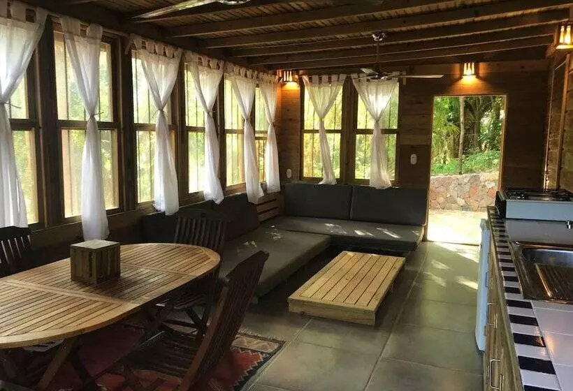 Roatan Bed & Breakfast Apartments