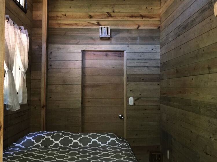 Roatan Bed & Breakfast Apartments