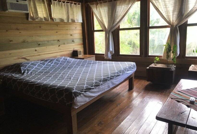 Roatan Bed & Breakfast Apartments