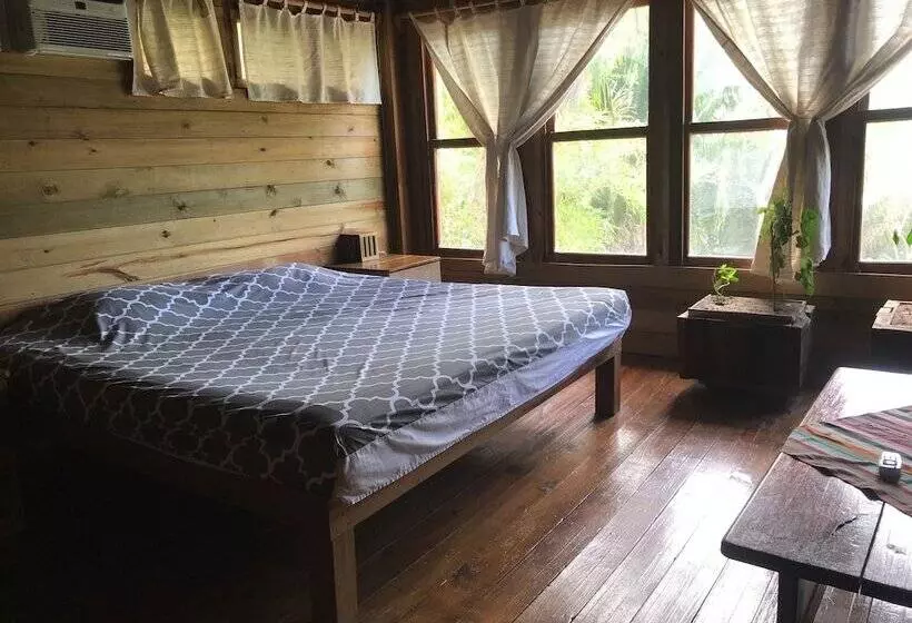 Roatan Bed & Breakfast Apartments