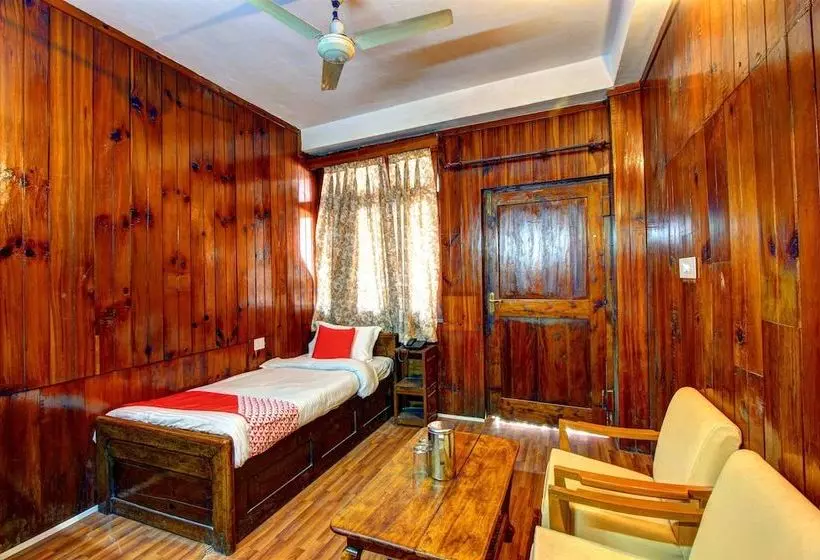 ホテル Naman By Oyo Rooms