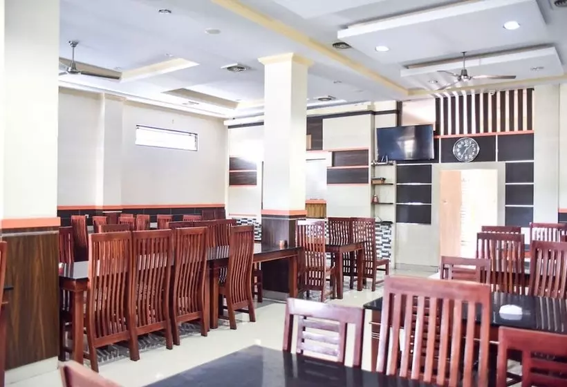 ホテル Reddoorz Near Universitas Pattimura Ambon