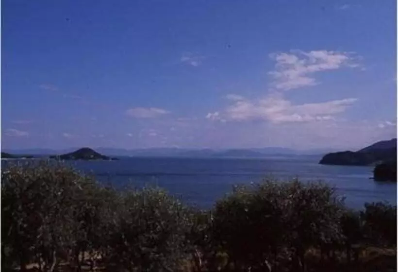 Majatalo Country Inn The White Marine