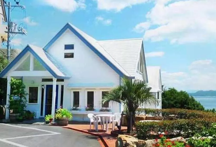 Majatalo Country Inn The White Marine