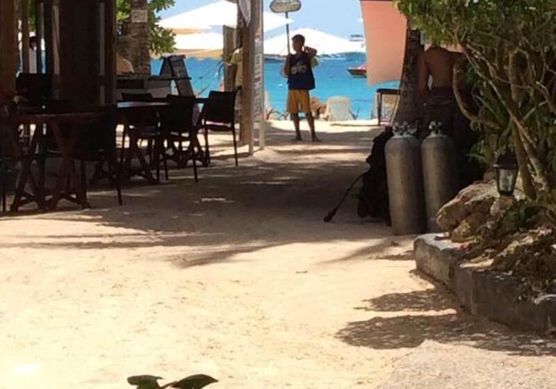 تختخواب و صبحانه Blue Coral Resort Boracay