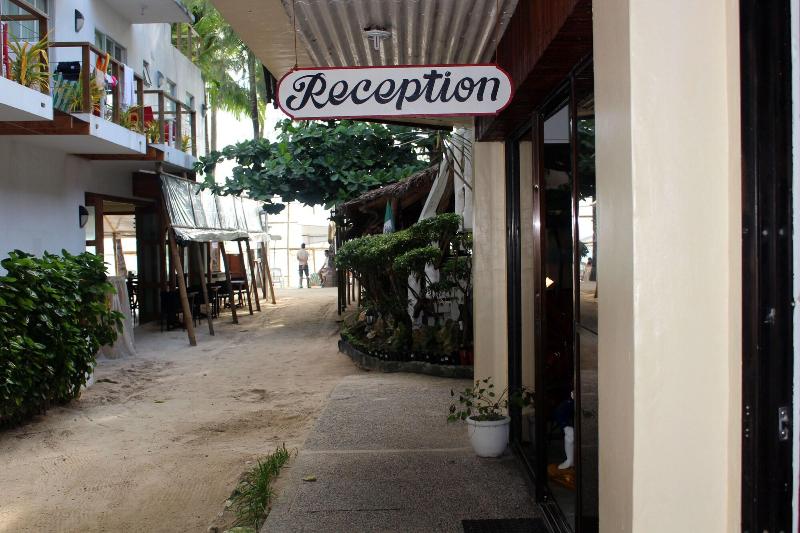 تختخواب و صبحانه Blue Coral Resort Boracay