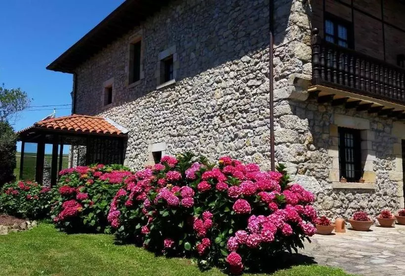 Aamiaismajoitus (B&B) Posada San Tirso