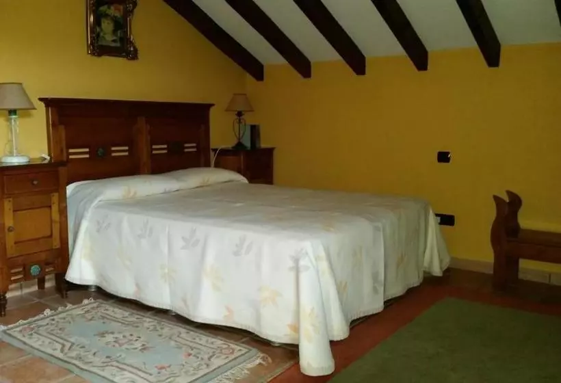 Aamiaismajoitus (B&B) Posada San Tirso