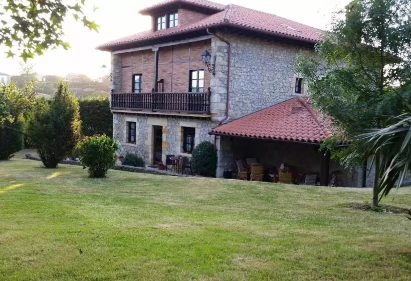Aamiaismajoitus (B&B) Posada San Tirso