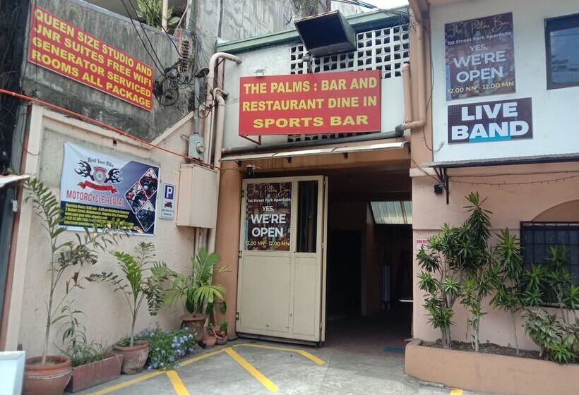 בית מלון כפרי 1st Street Park Apartelle