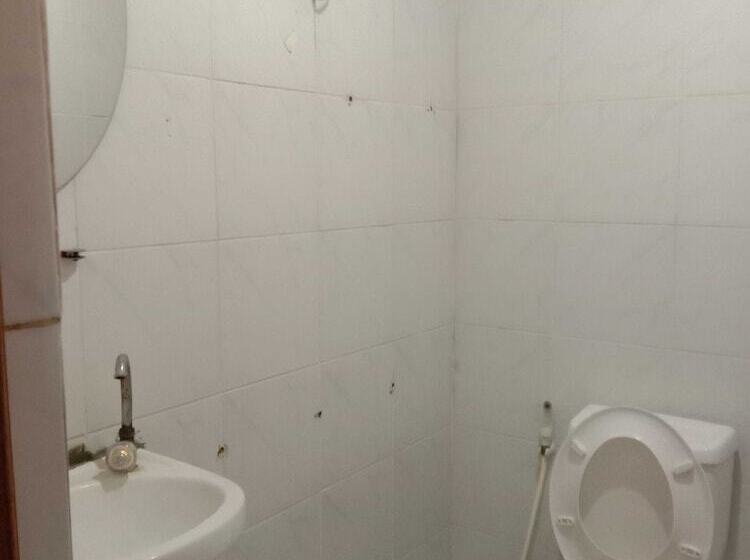 בית מלון כפרי 1st Street Park Apartelle