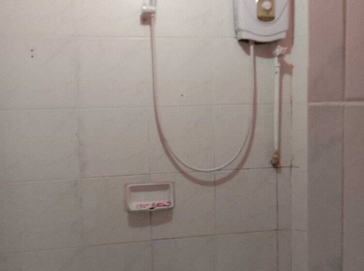 בית מלון כפרי 1st Street Park Apartelle