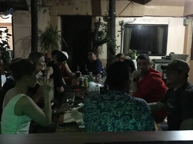 בית מלון כפרי 1st Street Park Apartelle