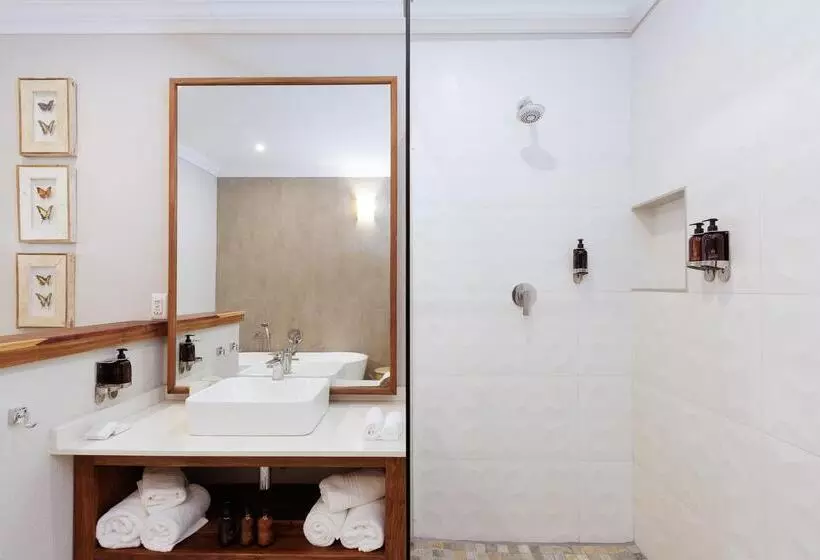 هتل Amani Safari Camp