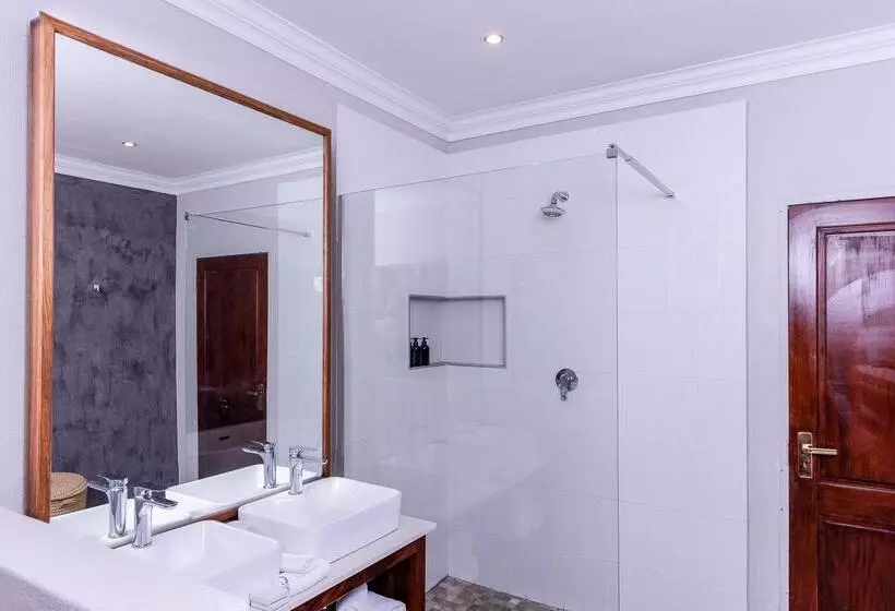 هتل Amani Safari Camp