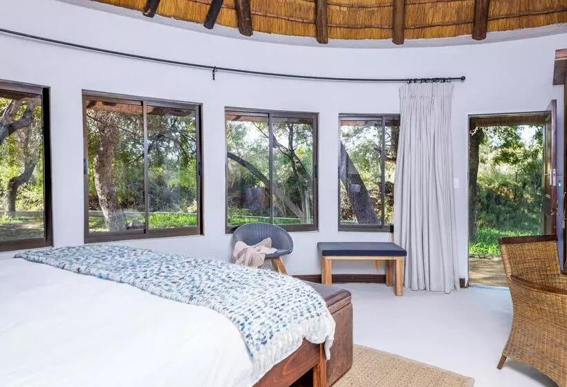 هتل Amani Safari Camp